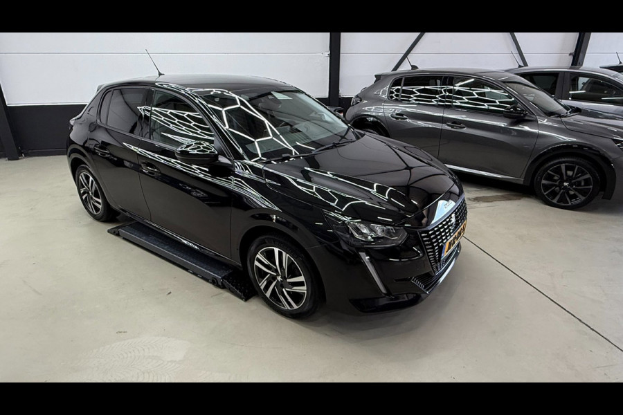 Peugeot 208 1.2 Allure panorama, 3D virtual display, Apple carplay cruise control