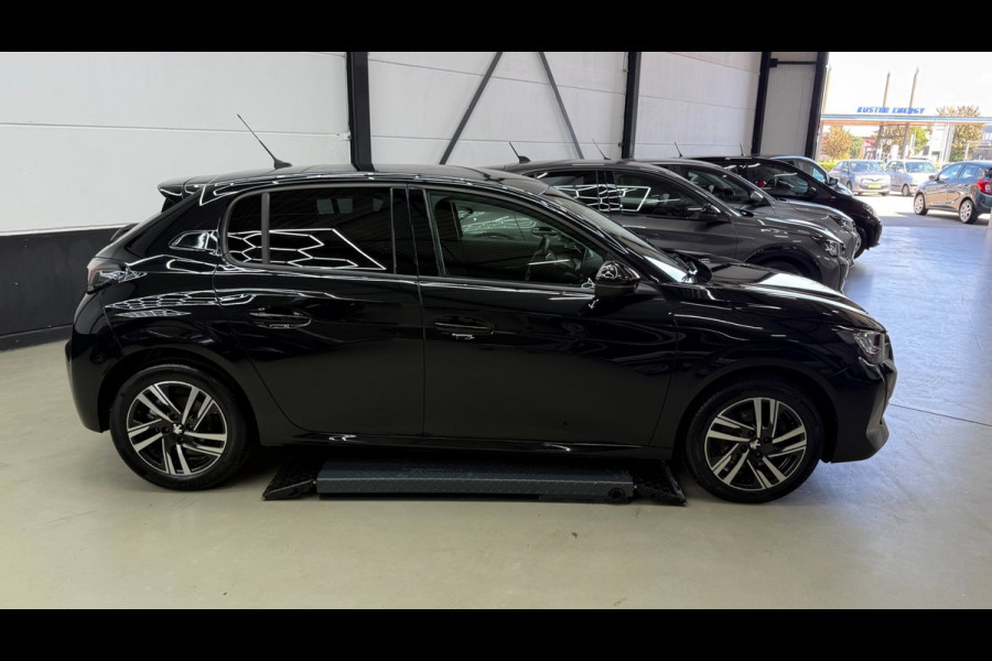 Peugeot 208 1.2 Allure panorama, 3D virtual display, Apple carplay cruise control