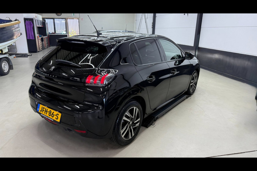 Peugeot 208 1.2 Allure panorama, 3D virtual display, Apple carplay cruise control