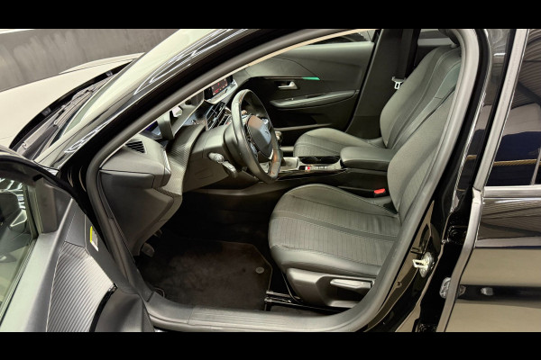 Peugeot 208 1.2 Allure panorama, 3D virtual display, Apple carplay cruise control