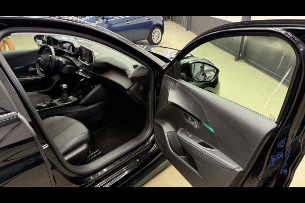 Peugeot 208 1.2 Allure panorama, 3D virtual display, Apple carplay cruise control