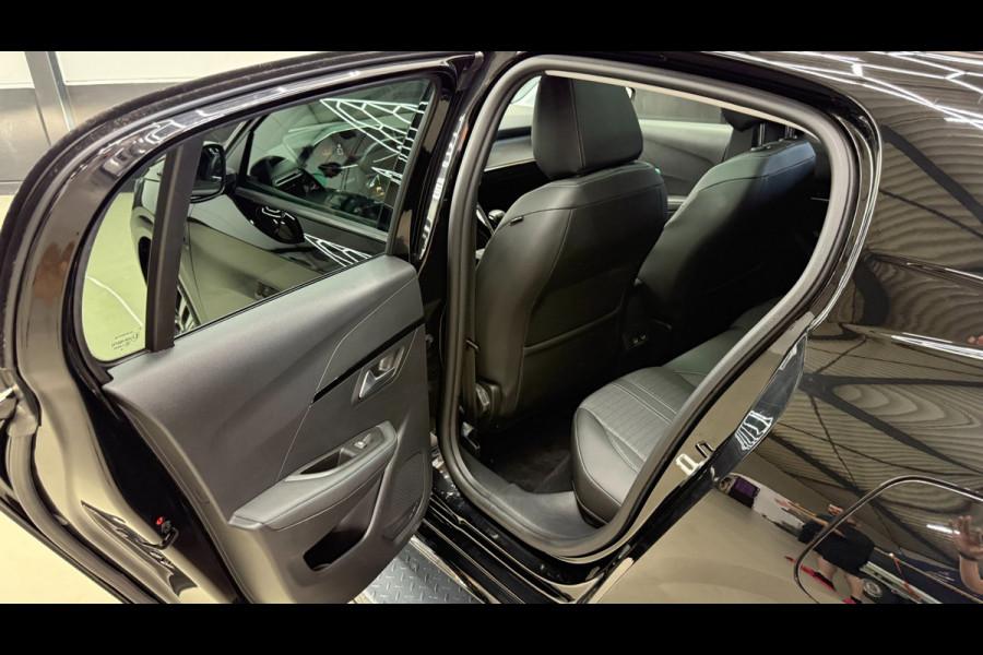 Peugeot 208 1.2 Allure panorama, 3D virtual display, Apple carplay cruise control