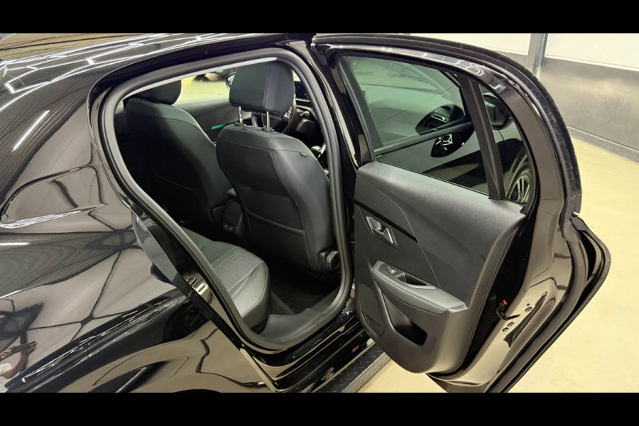 Peugeot 208 1.2 Allure panorama, 3D virtual display, Apple carplay cruise control