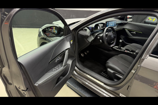Peugeot 208 1.2 GT 3D virtual display, navigatie groot scherm