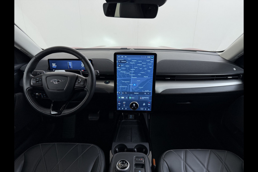 Ford Mustang Mach-E Extended RWD 98kWh SOH 94% Trekhaak Adap.Cruise B&O-Audio Leder 360°Camera Stoel+Stuurverwarming Navi Ecc Apple Carplay A Lmv 18" Privacy Glas Pdc Voorruitverwarming DAB Elek.Achterklep Keyless Dodehoekwaarschuwing 1e Eigenaar 750KG Trekgewicht Origineel Nederlandse Auto