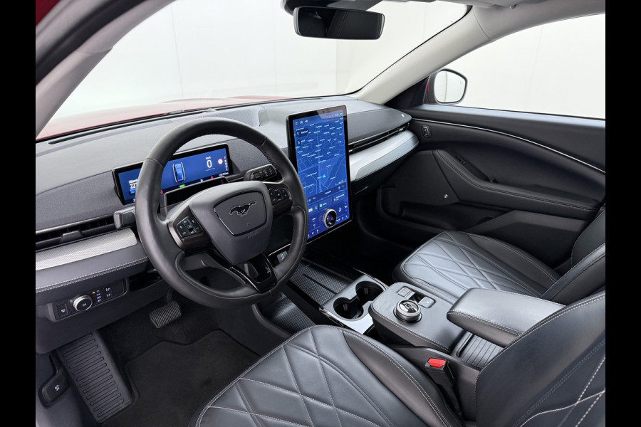 Ford Mustang Mach-E Extended RWD 98kWh SOH 94% Trekhaak Adap.Cruise B&O-Audio Leder 360°Camera Stoel+Stuurverwarming Navi Ecc Apple Carplay A Lmv 18" Privacy Glas Pdc Voorruitverwarming DAB Elek.Achterklep Keyless Dodehoekwaarschuwing 1e Eigenaar 750KG Trekgewicht Origineel Nederlandse Auto
