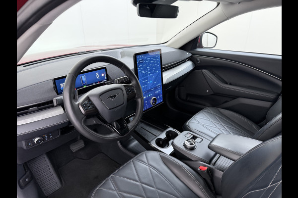 Ford Mustang Mach-E Extended RWD 98kWh SOH 94% Trekhaak Adap.Cruise B&O-Audio Leder 360°Camera Stoel+Stuurverwarming Navi Ecc Apple Carplay A Lmv 18" Privacy Glas Pdc Voorruitverwarming DAB Elek.Achterklep Keyless Dodehoekwaarschuwing 1e Eigenaar 750KG Trekgewicht Origineel Nederlandse Auto