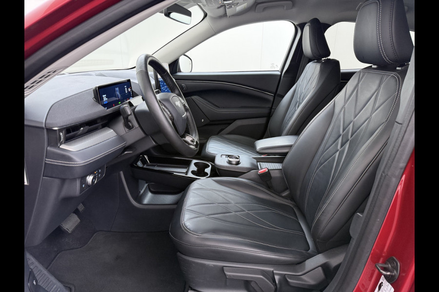 Ford Mustang Mach-E Extended RWD 98kWh SOH 94% Trekhaak Adap.Cruise B&O-Audio Leder 360°Camera Stoel+Stuurverwarming Navi Ecc Apple Carplay A Lmv 18" Privacy Glas Pdc Voorruitverwarming DAB Elek.Achterklep Keyless Dodehoekwaarschuwing 1e Eigenaar 750KG Trekgewicht Origineel Nederlandse Auto
