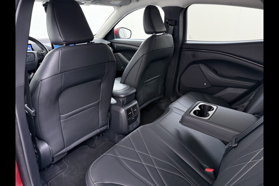 Ford Mustang Mach-E Extended RWD 98kWh SOH 94% Trekhaak Adap.Cruise B&O-Audio Leder 360°Camera Stoel+Stuurverwarming Navi Ecc Apple Carplay A Lmv 18" Privacy Glas Pdc Voorruitverwarming DAB Elek.Achterklep Keyless Dodehoekwaarschuwing 1e Eigenaar 750KG Trekgewicht Origineel Nederlandse Auto
