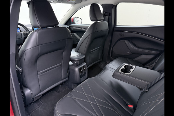 Ford Mustang Mach-E Extended RWD 98kWh SOH 94% Trekhaak Adap.Cruise B&O-Audio Leder 360°Camera Stoel+Stuurverwarming Navi Ecc Apple Carplay A Lmv 18" Privacy Glas Pdc Voorruitverwarming DAB Elek.Achterklep Keyless Dodehoekwaarschuwing 1e Eigenaar 750KG Trekgewicht Origineel Nederlandse Auto