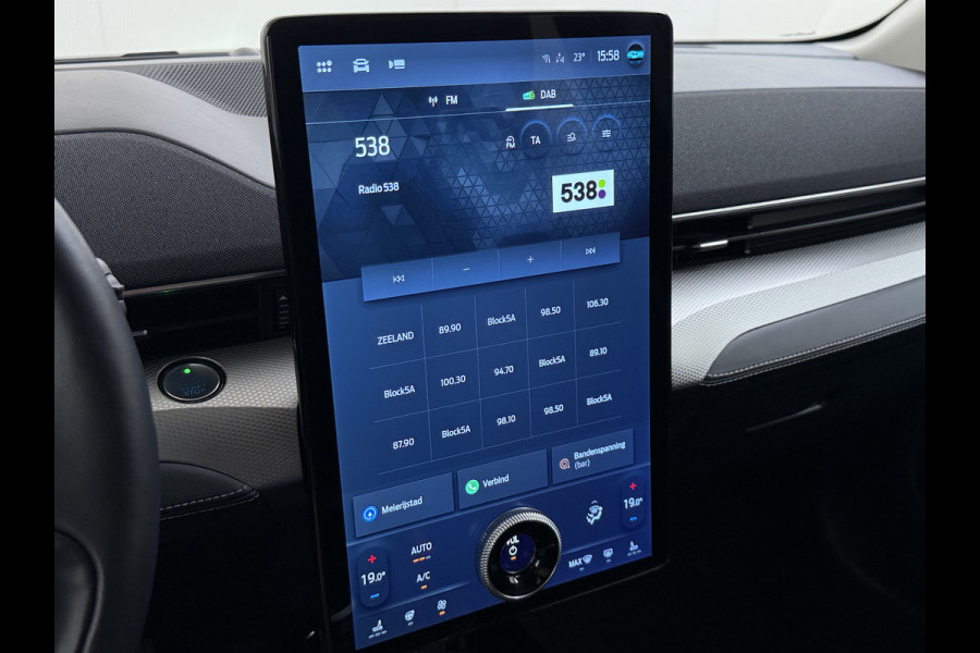 Ford Mustang Mach-E Extended RWD 98kWh SOH 94% Trekhaak Adap.Cruise B&O-Audio Leder 360°Camera Stoel+Stuurverwarming Navi Ecc Apple Carplay A Lmv 18" Privacy Glas Pdc Voorruitverwarming DAB Elek.Achterklep Keyless Dodehoekwaarschuwing 1e Eigenaar 750KG Trekgewicht Origineel Nederlandse Auto