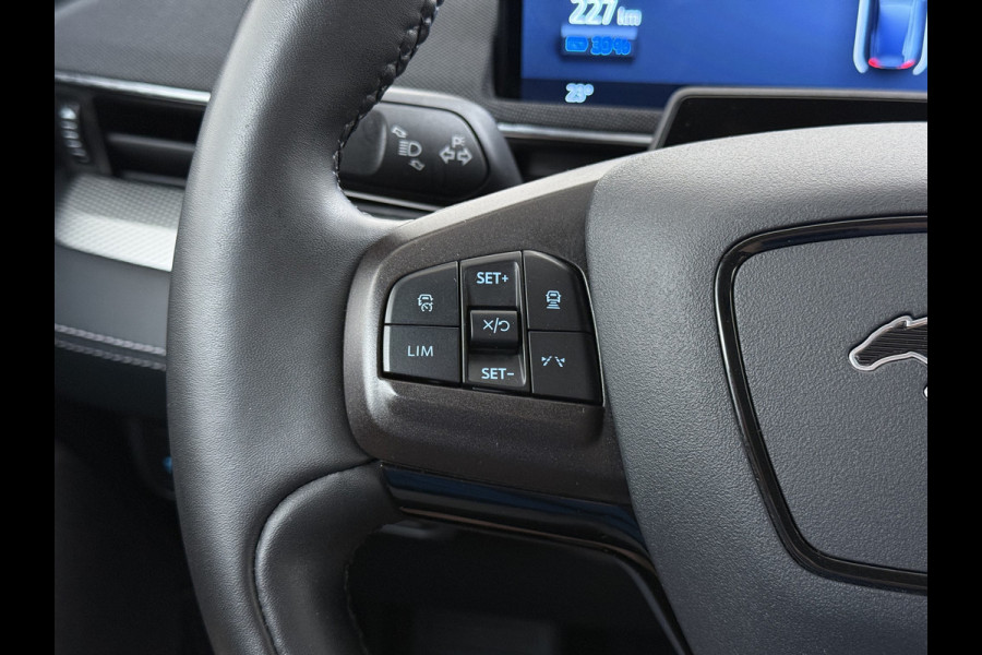 Ford Mustang Mach-E Extended RWD 98kWh SOH 94% Trekhaak Adap.Cruise B&O-Audio Leder 360°Camera Stoel+Stuurverwarming Navi Ecc Apple Carplay A Lmv 18" Privacy Glas Pdc Voorruitverwarming DAB Elek.Achterklep Keyless Dodehoekwaarschuwing 1e Eigenaar 750KG Trekgewicht Origineel Nederlandse Auto