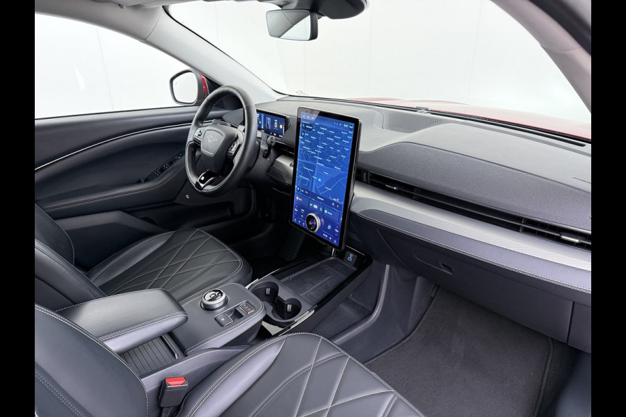 Ford Mustang Mach-E Extended RWD 98kWh SOH 94% Trekhaak Adap.Cruise B&O-Audio Leder 360°Camera Stoel+Stuurverwarming Navi Ecc Apple Carplay A Lmv 18" Privacy Glas Pdc Voorruitverwarming DAB Elek.Achterklep Keyless Dodehoekwaarschuwing 1e Eigenaar 750KG Trekgewicht Origineel Nederlandse Auto