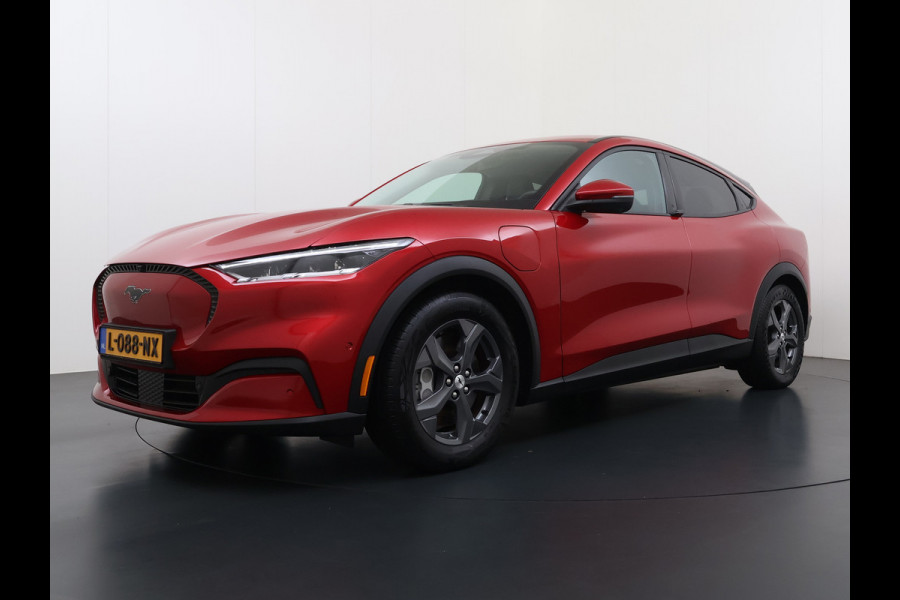 Ford Mustang Mach-E Extended RWD 98kWh SOH 94% Trekhaak Adap.Cruise B&O-Audio Leder 360°Camera Stoel+Stuurverwarming Navi Ecc Apple Carplay A Lmv 18" Privacy Glas Pdc Voorruitverwarming DAB Elek.Achterklep Keyless Dodehoekwaarschuwing 1e Eigenaar 750KG Trekgewicht Origineel Nederlandse Auto