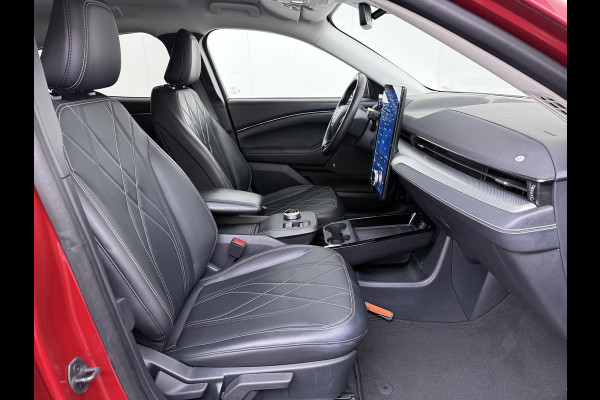 Ford Mustang Mach-E Extended RWD 98kWh SOH 94% Trekhaak Adap.Cruise B&O-Audio Leder 360°Camera Stoel+Stuurverwarming Navi Ecc Apple Carplay A Lmv 18" Privacy Glas Pdc Voorruitverwarming DAB Elek.Achterklep Keyless Dodehoekwaarschuwing 1e Eigenaar 750KG Trekgewicht Origineel Nederlandse Auto
