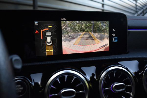 Mercedes-Benz CLA-Klasse 200 AMG Line | Panorama | Sfeerverlichting |  Widescreen Cockpit | Stoelverwarming |