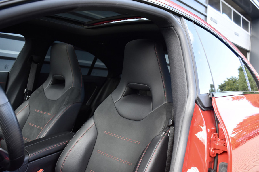 Mercedes-Benz CLA-Klasse 200 AMG Line | Panorama | Sfeerverlichting |  Widescreen Cockpit | Stoelverwarming |