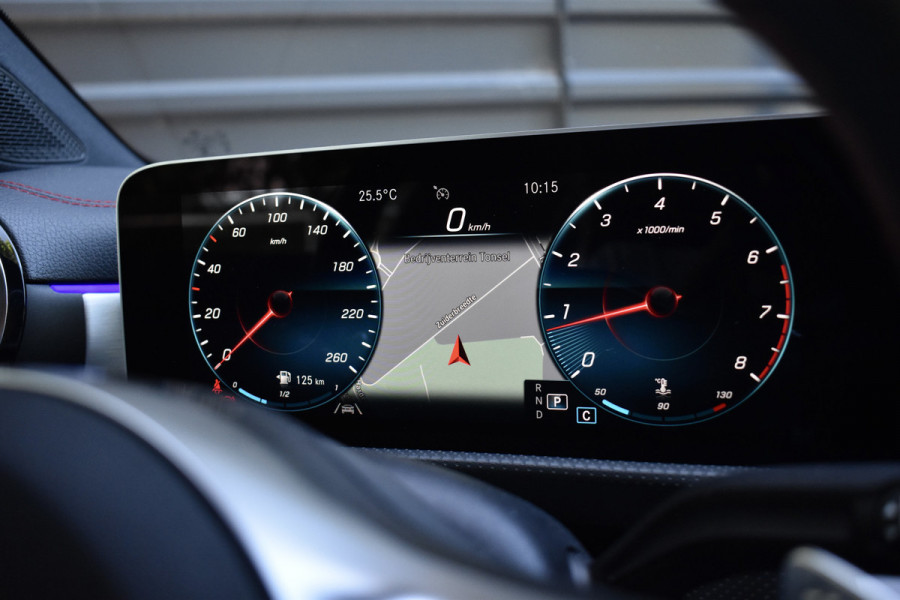 Mercedes-Benz CLA-Klasse 200 AMG Line | Panorama | Sfeerverlichting |  Widescreen Cockpit | Stoelverwarming |