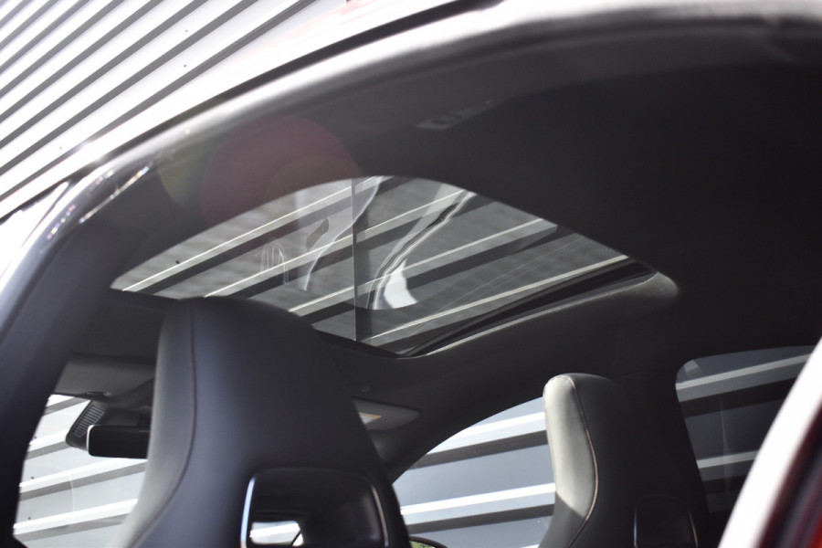Mercedes-Benz CLA-Klasse 200 AMG Line | Panorama | Sfeerverlichting |  Widescreen Cockpit | Stoelverwarming |