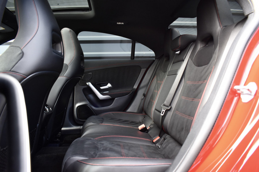Mercedes-Benz CLA-Klasse 200 AMG Line | Panorama | Sfeerverlichting |  Widescreen Cockpit | Stoelverwarming |
