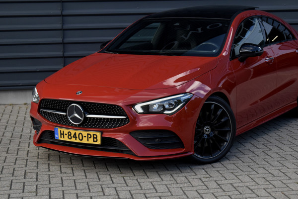 Mercedes-Benz CLA-Klasse 200 AMG Line | Panorama | Sfeerverlichting |  Widescreen Cockpit | Stoelverwarming |