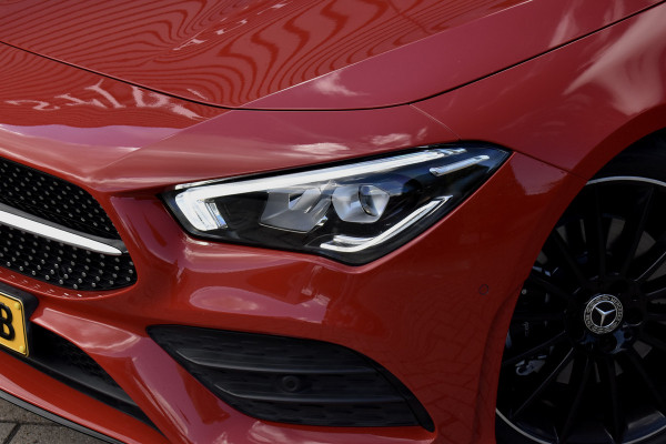 Mercedes-Benz CLA-Klasse 200 AMG Line | Panorama | Sfeerverlichting |  Widescreen Cockpit | Stoelverwarming |