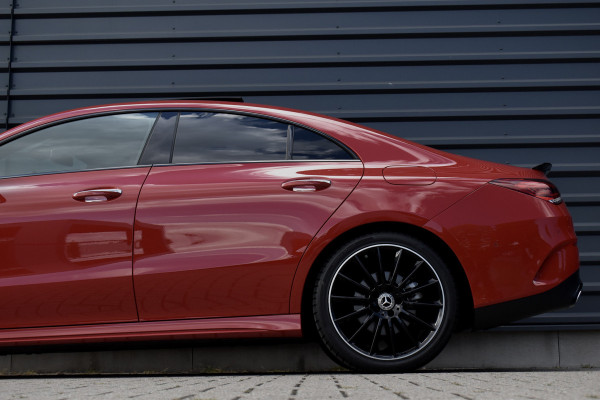 Mercedes-Benz CLA-Klasse 200 AMG Line | Panorama | Sfeerverlichting |  Widescreen Cockpit | Stoelverwarming |
