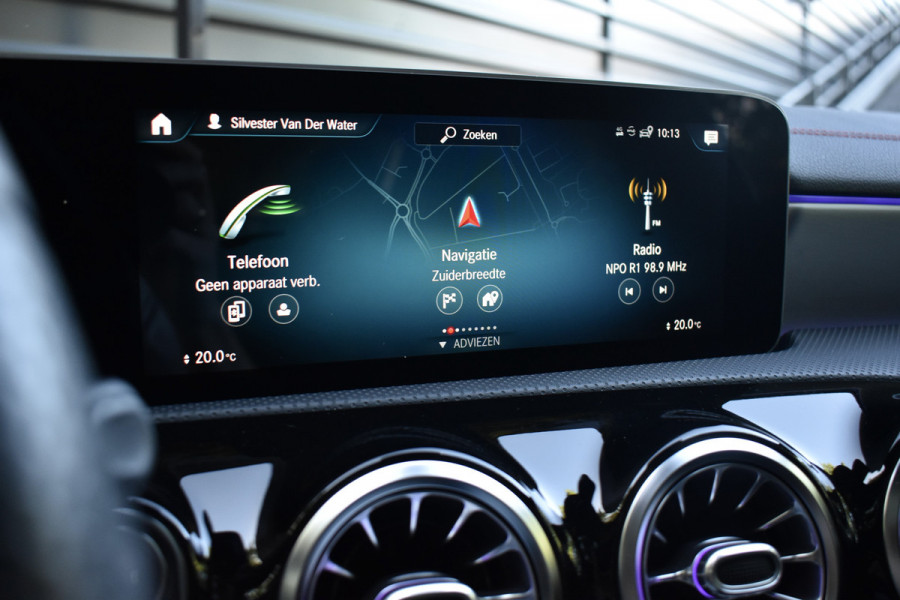 Mercedes-Benz CLA-Klasse 200 AMG Line | Panorama | Sfeerverlichting |  Widescreen Cockpit | Stoelverwarming |