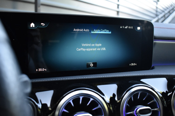 Mercedes-Benz CLA-Klasse 200 AMG Line | Panorama | Sfeerverlichting |  Widescreen Cockpit | Stoelverwarming |