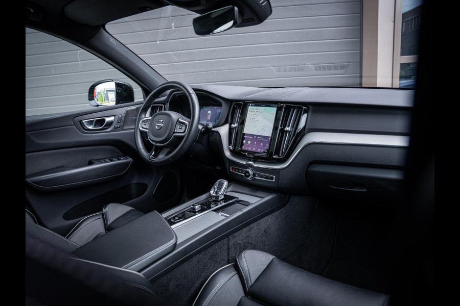 Volvo XC60 2.0 T6 Plug-in hybrid AWD Plus Dark - Long Range l Pano l Trekhaak l 360cam