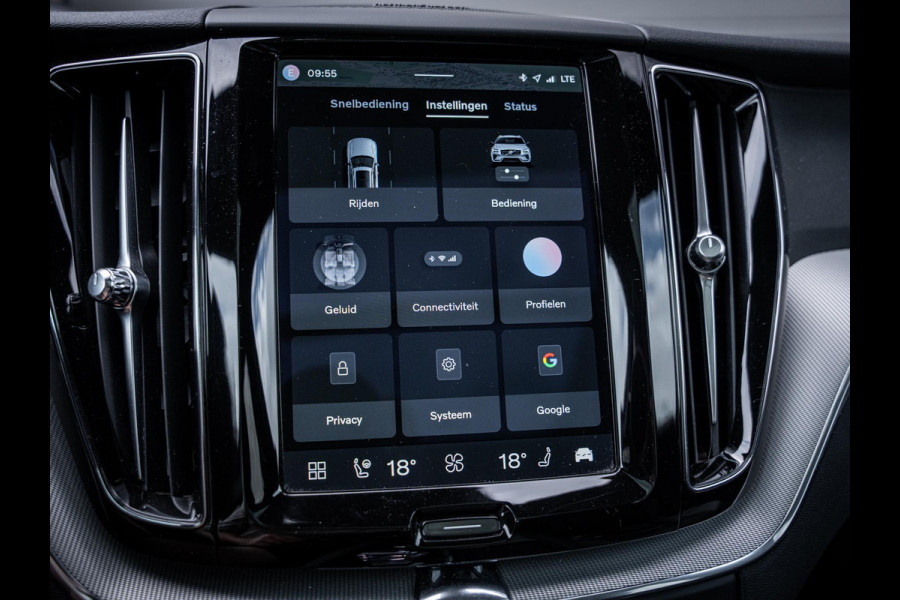 Volvo XC60 2.0 T6 Plug-in hybrid AWD Plus Dark - Long Range l Pano l Trekhaak l 360cam