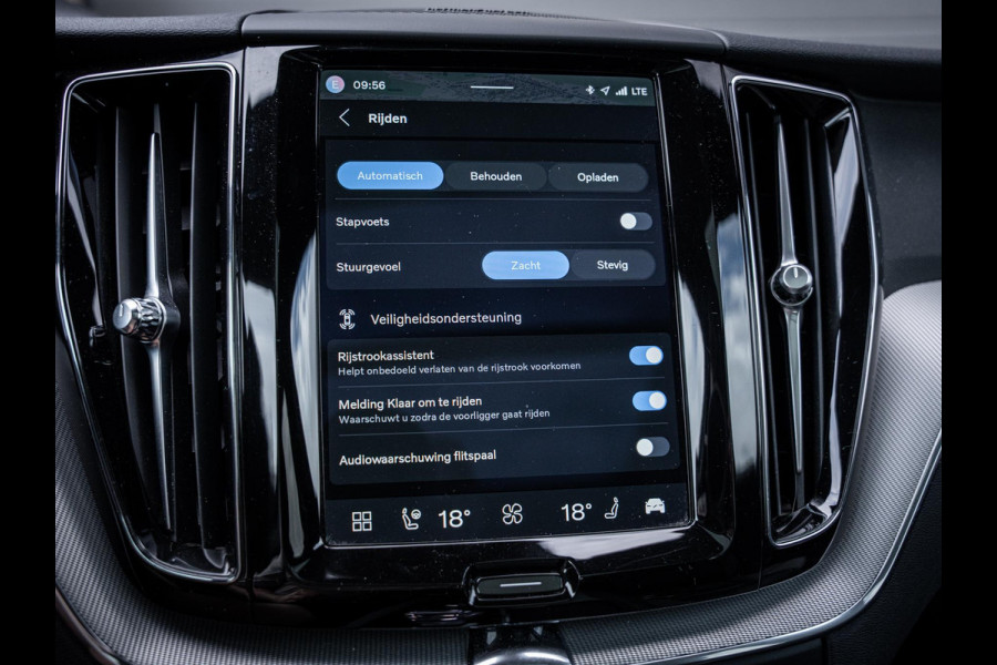 Volvo XC60 2.0 T6 Plug-in hybrid AWD Plus Dark - Long Range l Pano l Trekhaak l 360cam