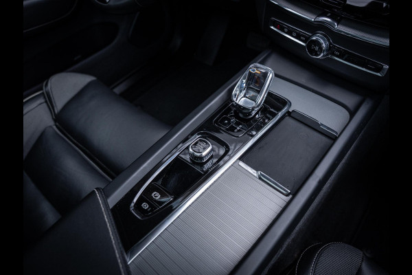 Volvo XC60 2.0 T6 Plug-in hybrid AWD Plus Dark - Long Range l Pano l Trekhaak l 360cam
