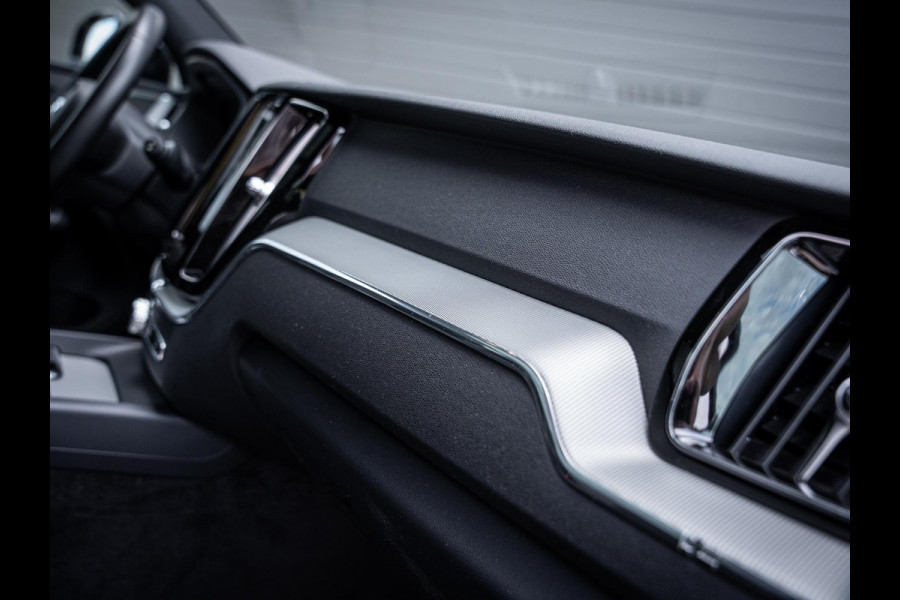Volvo XC60 2.0 T6 Plug-in hybrid AWD Plus Dark - Long Range l Pano l Trekhaak l 360cam