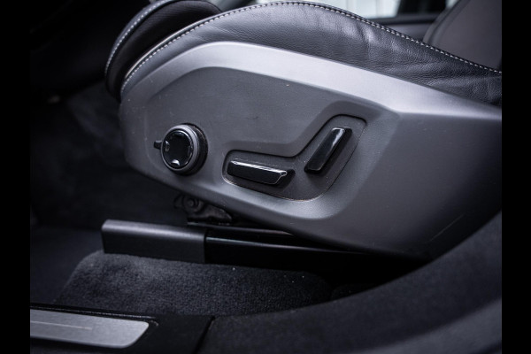 Volvo XC60 2.0 T6 Plug-in hybrid AWD Plus Dark - Long Range l Pano l Trekhaak l 360cam