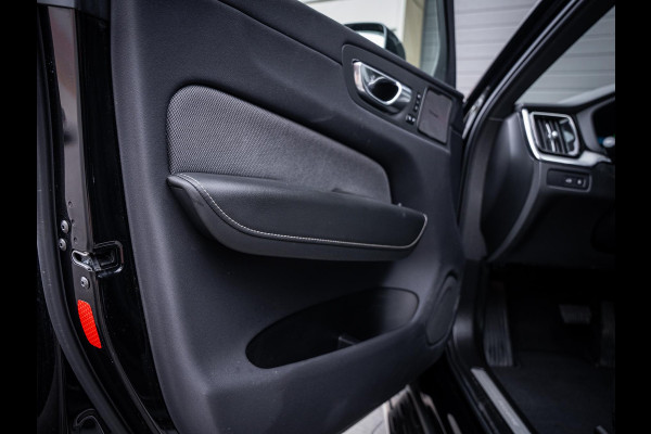 Volvo XC60 2.0 T6 Plug-in hybrid AWD Plus Dark - Long Range l Pano l Trekhaak l 360cam