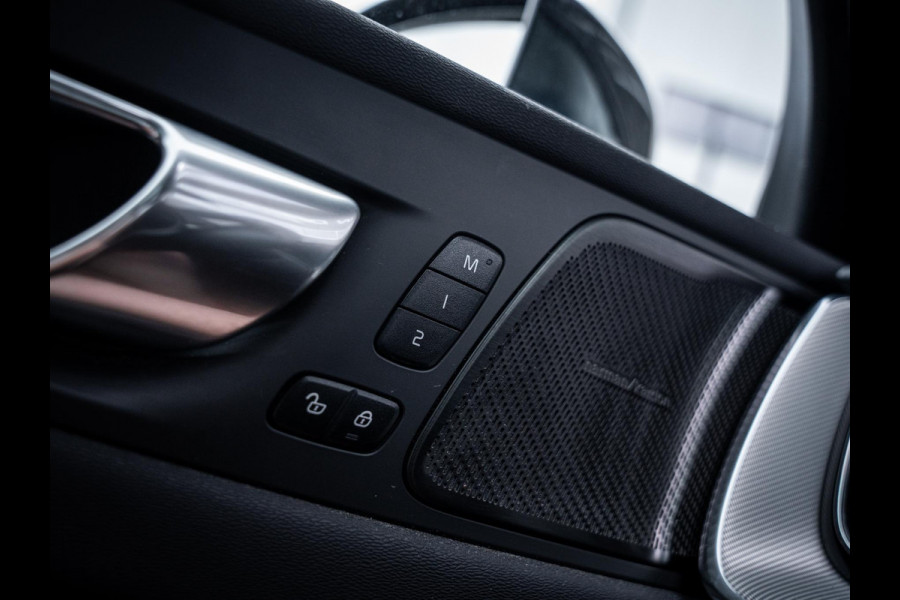 Volvo XC60 2.0 T6 Plug-in hybrid AWD Plus Dark - Long Range l Pano l Trekhaak l 360cam