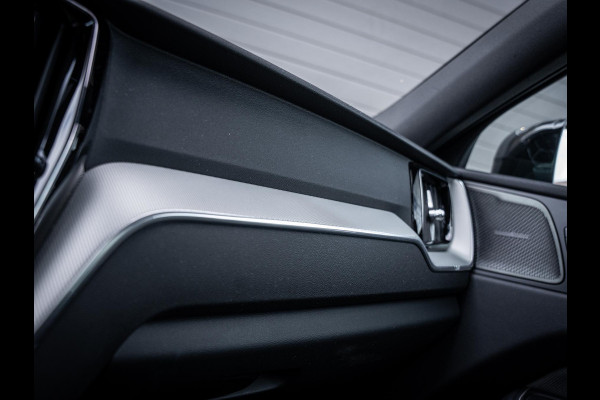 Volvo XC60 2.0 T6 Plug-in hybrid AWD Plus Dark - Long Range l Pano l Trekhaak l 360cam