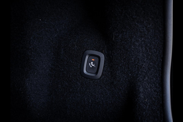 Volvo XC60 2.0 T6 Plug-in hybrid AWD Plus Dark - Long Range l Pano l Trekhaak l 360cam