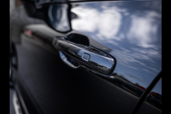 Volvo XC60 2.0 T6 Plug-in hybrid AWD Plus Dark - Long Range l Pano l Trekhaak l 360cam