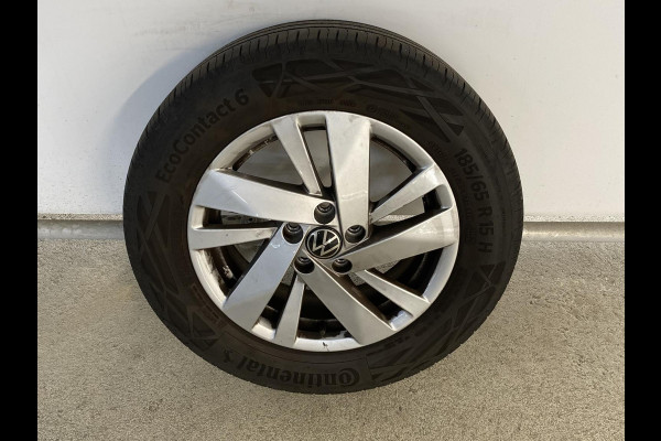 Volkswagen Polo 1.0 TSI Style 110 pk Automaat (DSG) | Navigatie via App | Parkeersensoren | Autom. airco | Matrix LED koplampen | Stoelverwarming | Digital Cockpit Pro |