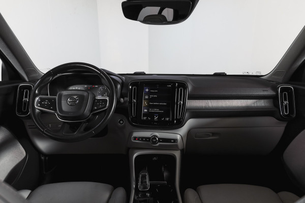 Volvo XC40 2.0 T4 190 PK Inscription Orig. NL | S/K-Panodak | Dig. Cockpit | Cruise | Winterpakket | Camera | NAV+App. Connect | ECC | Elek. Klep | Trekhaak | LM 19" |