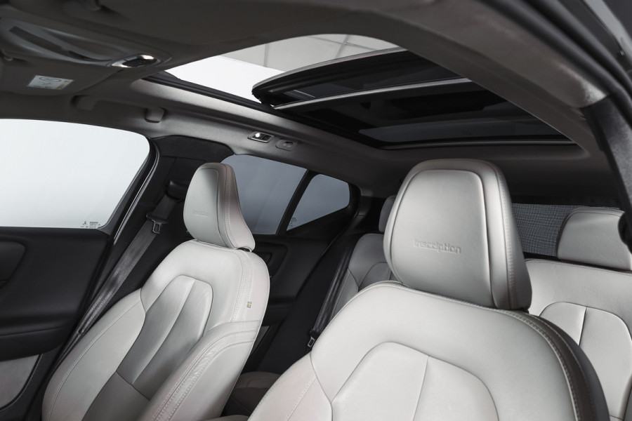 Volvo XC40 2.0 T4 190 PK Inscription Orig. NL | S/K-Panodak | Dig. Cockpit | Cruise | Winterpakket | Camera | NAV+App. Connect | ECC | Elek. Klep | Trekhaak | LM 19" |