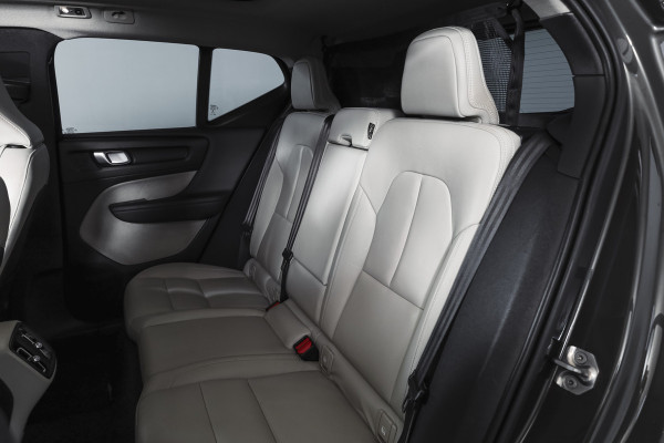 Volvo XC40 2.0 T4 190 PK Inscription Orig. NL | S/K-Panodak | Dig. Cockpit | Cruise | Winterpakket | Camera | NAV+App. Connect | ECC | Elek. Klep | Trekhaak | LM 19" |
