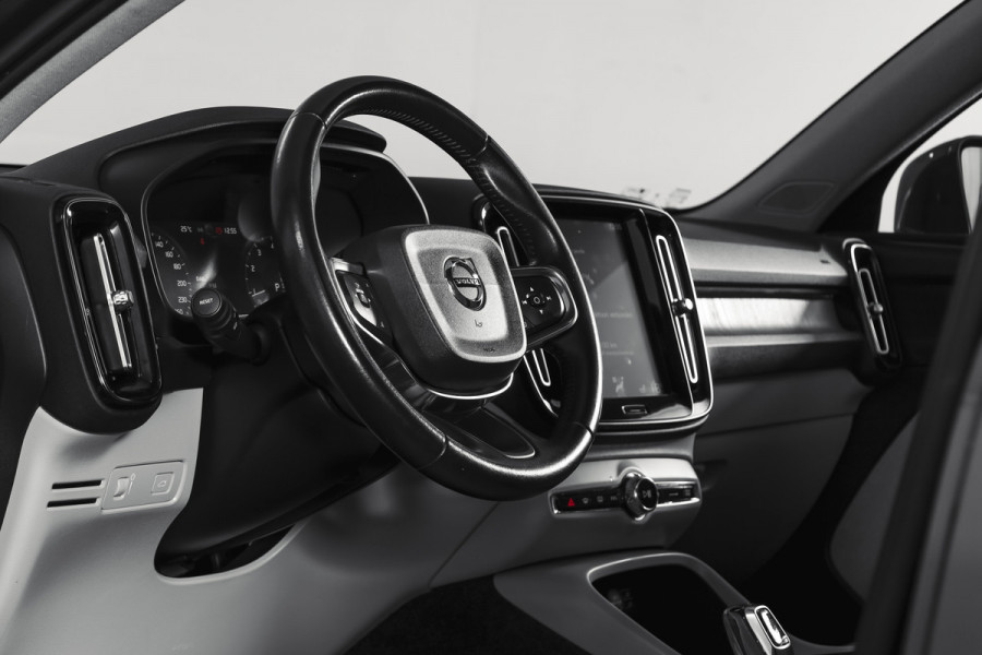 Volvo XC40 2.0 T4 190 PK Inscription Orig. NL | S/K-Panodak | Dig. Cockpit | Cruise | Winterpakket | Camera | NAV+App. Connect | ECC | Elek. Klep | Trekhaak | LM 19" |