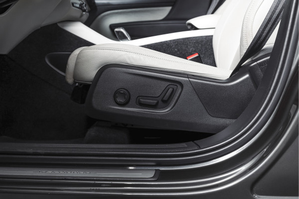 Volvo XC40 2.0 T4 190 PK Inscription Orig. NL | S/K-Panodak | Dig. Cockpit | Cruise | Winterpakket | Camera | NAV+App. Connect | ECC | Elek. Klep | Trekhaak | LM 19" |