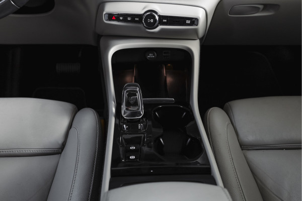 Volvo XC40 2.0 T4 190 PK Inscription Orig. NL | S/K-Panodak | Dig. Cockpit | Cruise | Winterpakket | Camera | NAV+App. Connect | ECC | Elek. Klep | Trekhaak | LM 19" |