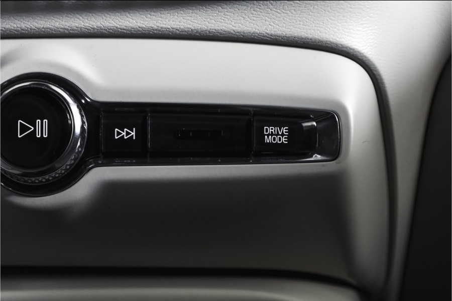 Volvo XC40 2.0 T4 190 PK Inscription Orig. NL | S/K-Panodak | Dig. Cockpit | Cruise | Winterpakket | Camera | NAV+App. Connect | ECC | Elek. Klep | Trekhaak | LM 19" |