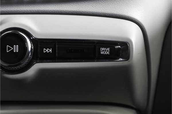 Volvo XC40 2.0 T4 190 PK Inscription Orig. NL | S/K-Panodak | Dig. Cockpit | Cruise | Winterpakket | Camera | NAV+App. Connect | ECC | Elek. Klep | Trekhaak | LM 19" |