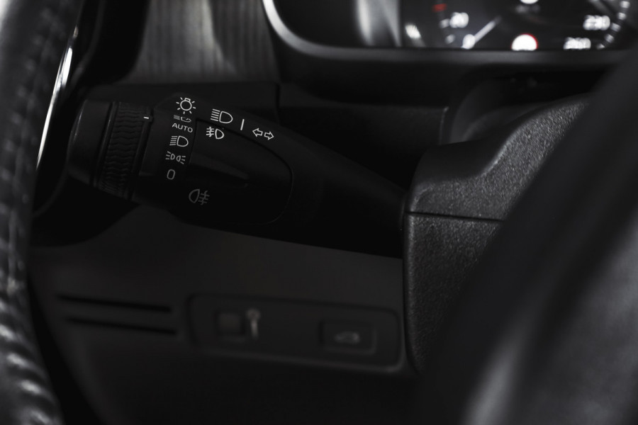 Volvo XC40 2.0 T4 190 PK Inscription Orig. NL | S/K-Panodak | Dig. Cockpit | Cruise | Winterpakket | Camera | NAV+App. Connect | ECC | Elek. Klep | Trekhaak | LM 19" |